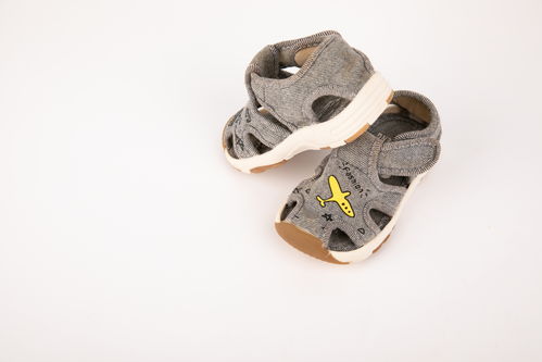 白底灰色帆布凉鞋童鞋儿童用品摄影图 海报设计 下载请至来源处