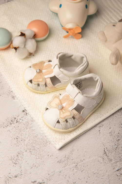 可爱蝴蝶结凉鞋童鞋儿童用品摄影图 摄影图 下载至来源处