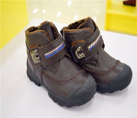 香港鞋城精品童鞋 新款童鞋的时尚与舒适选择