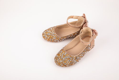 璀璨童年——金银亮片舞鞋童鞋摄影图赏析与下载指南